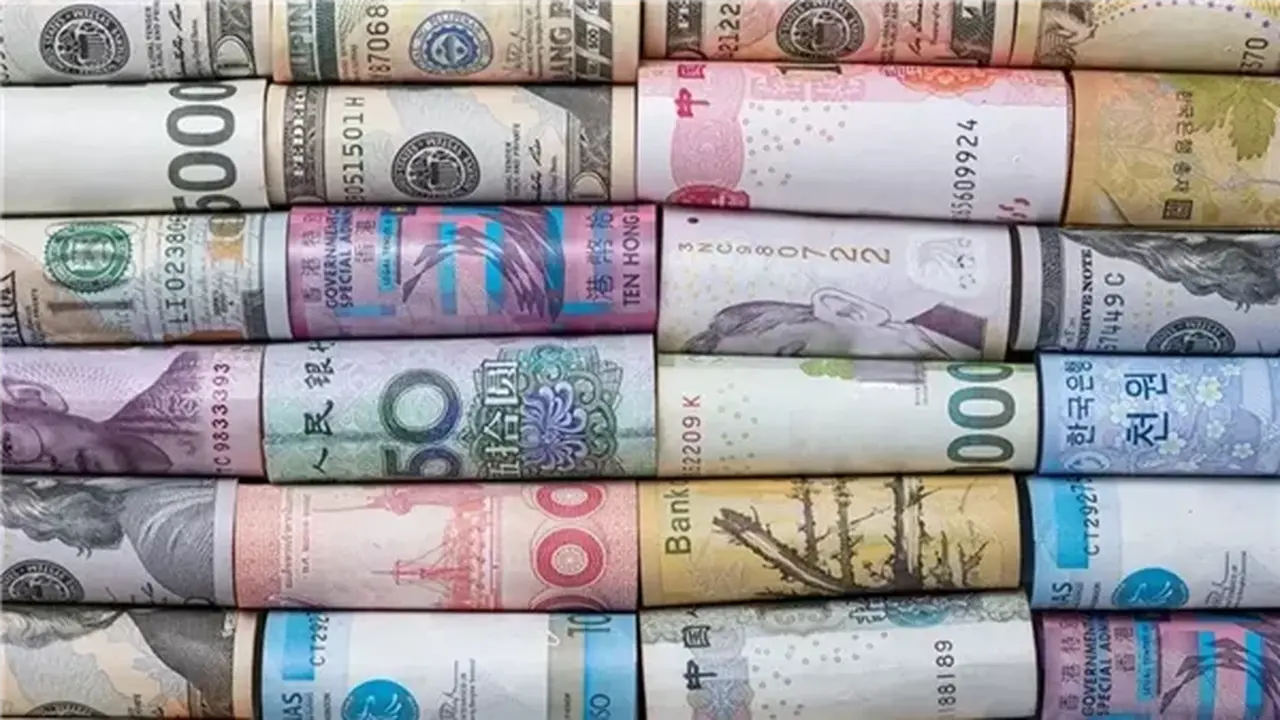 تغيرات مستمرة في أسعار العملات أمام الجنيه بمستهل التعاملات البنكية اليوم